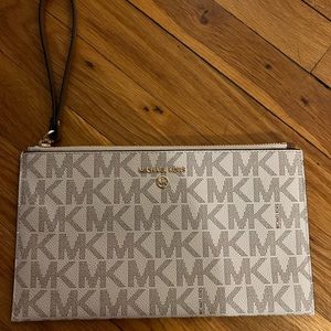 Like New Michael Kors Wristlet